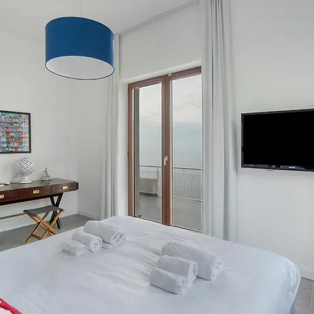 فيلة Luxury La Balena Blu *