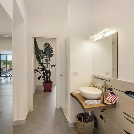 فيلة Luxury La Balena Blu *