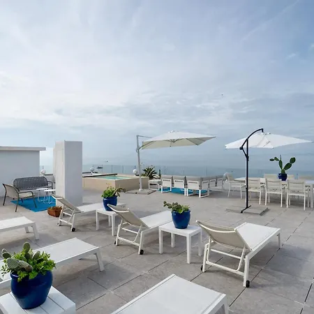 فيلة Luxury La Balena Blu *